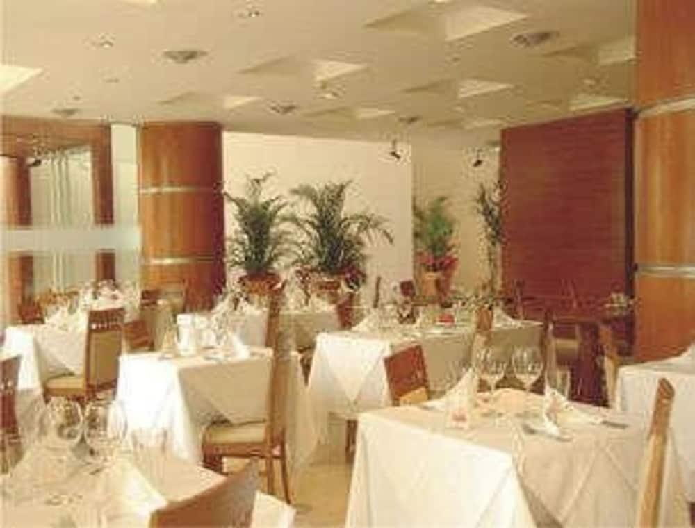 Howard Johnson Villa Maria Hotel Y Casino Restaurant photo